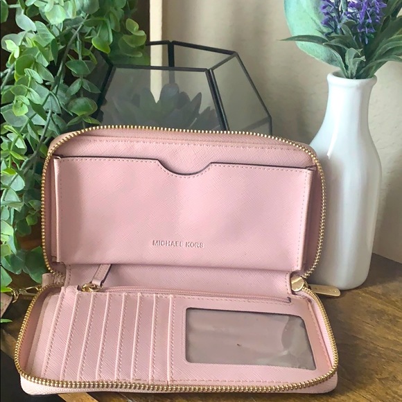 Michael Kors Wristlet/Wallet - Picture 4 of 4